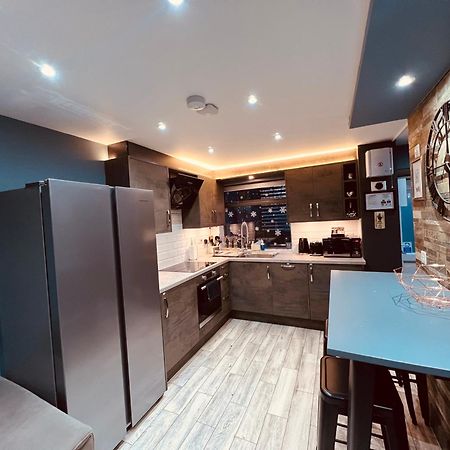 Modern Suites -5 Bedroom House- With Free Parking Birmingham City Exterior photo