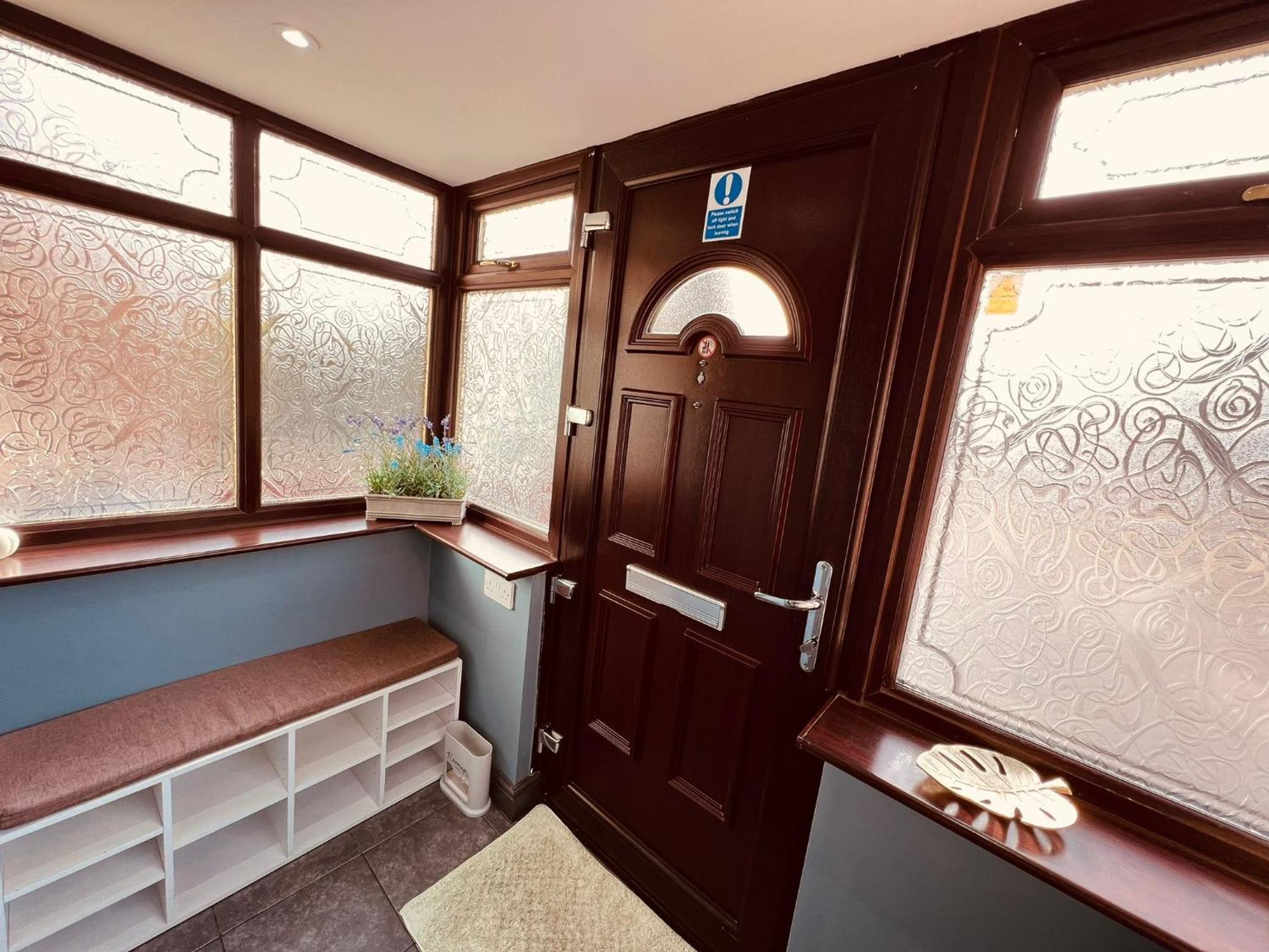 Modern Suites -5 Bedroom House- With Free Parking Birmingham City Exterior photo