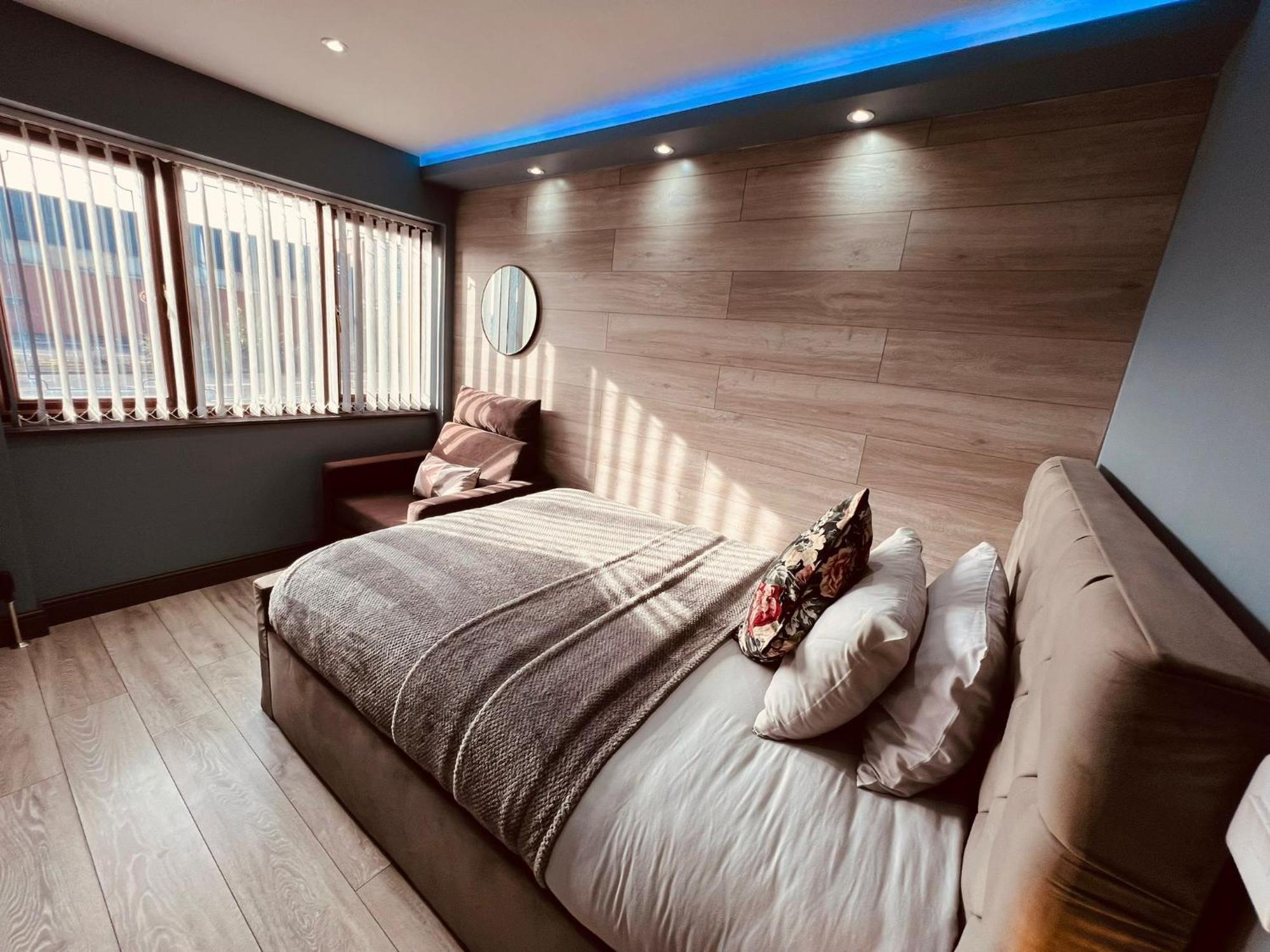 Modern Suites -5 Bedroom House- With Free Parking Birmingham City Exterior photo