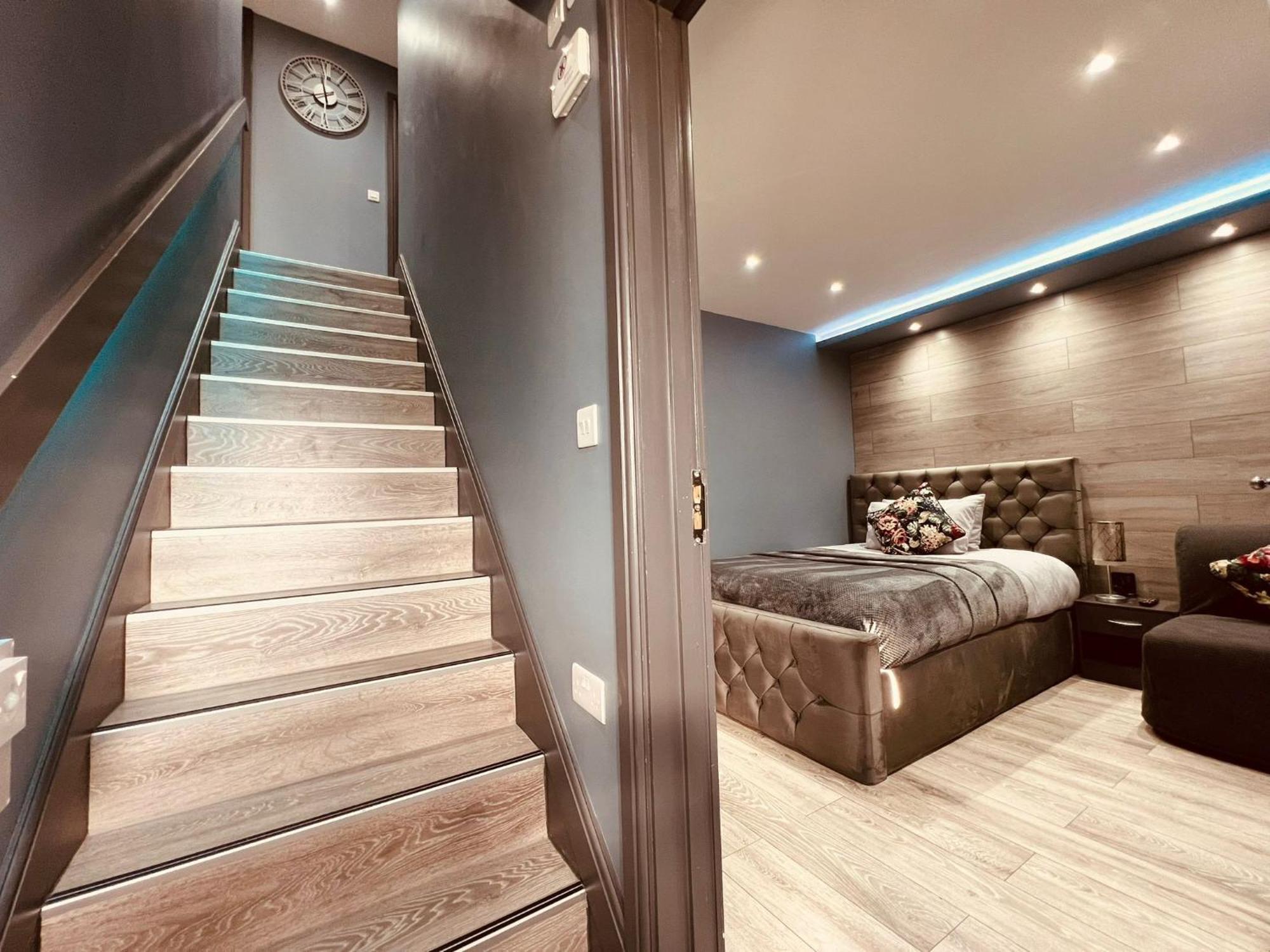 Modern Suites -5 Bedroom House- With Free Parking Birmingham City Exterior photo