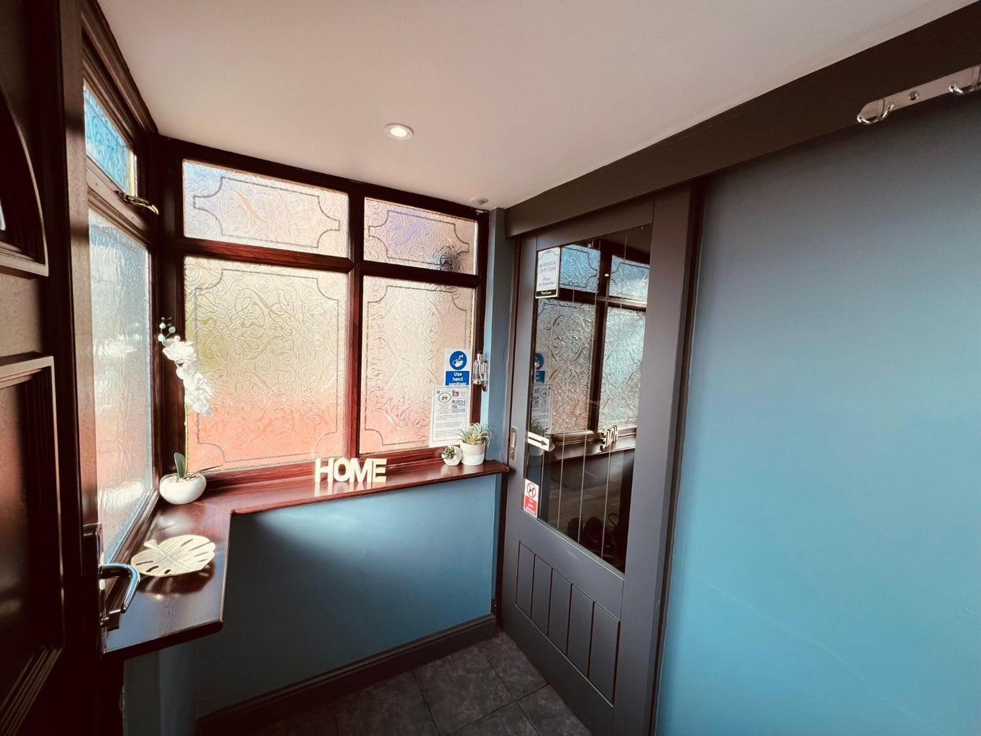 Modern Suites -5 Bedroom House- With Free Parking Birmingham City Exterior photo