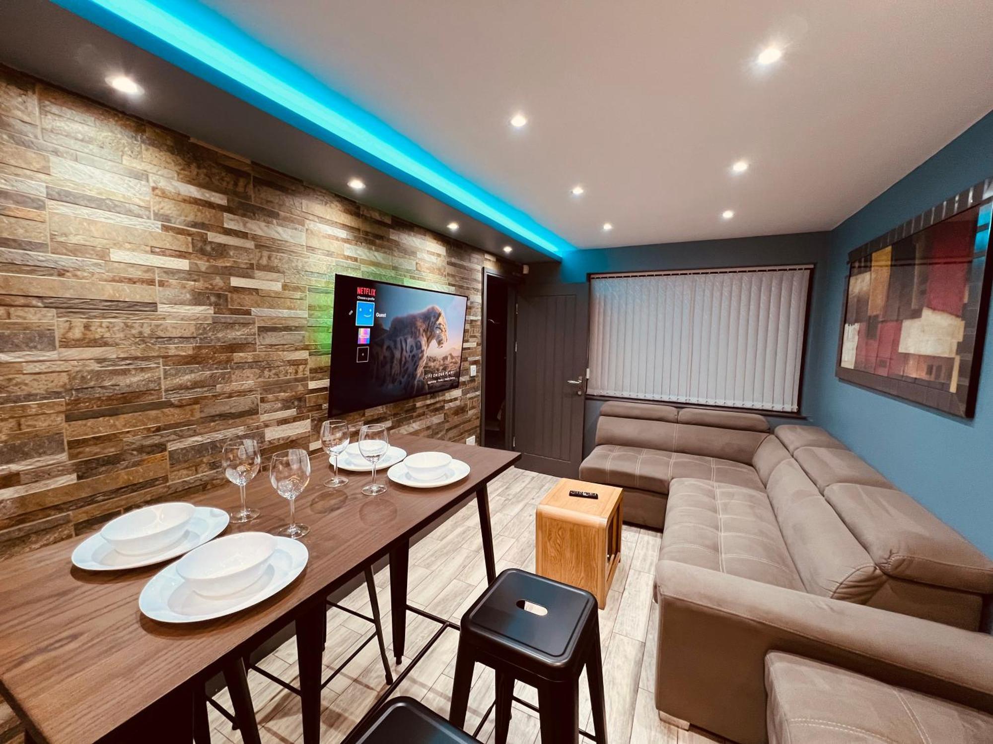 Modern Suites -5 Bedroom House- With Free Parking Birmingham City Exterior photo