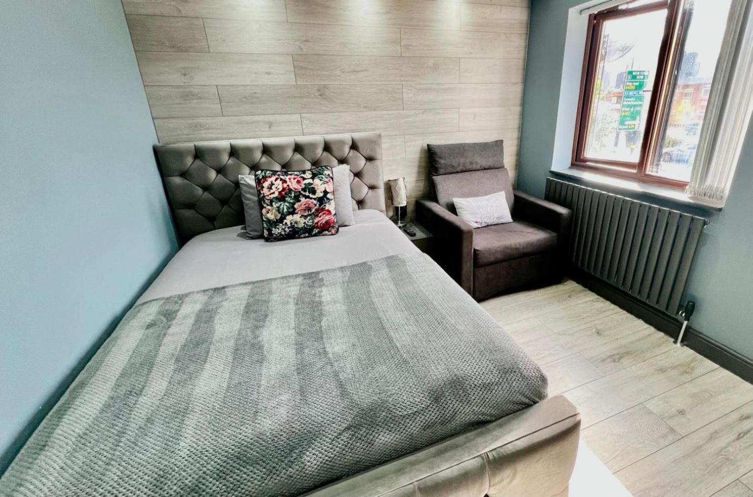 Modern Suites -5 Bedroom House- With Free Parking Birmingham City Exterior photo