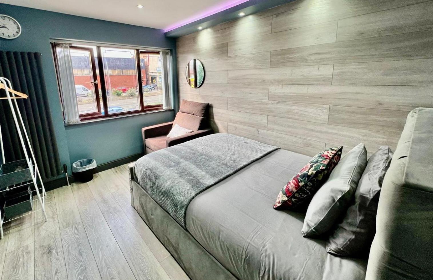Modern Suites -5 Bedroom House- With Free Parking Birmingham City Exterior photo