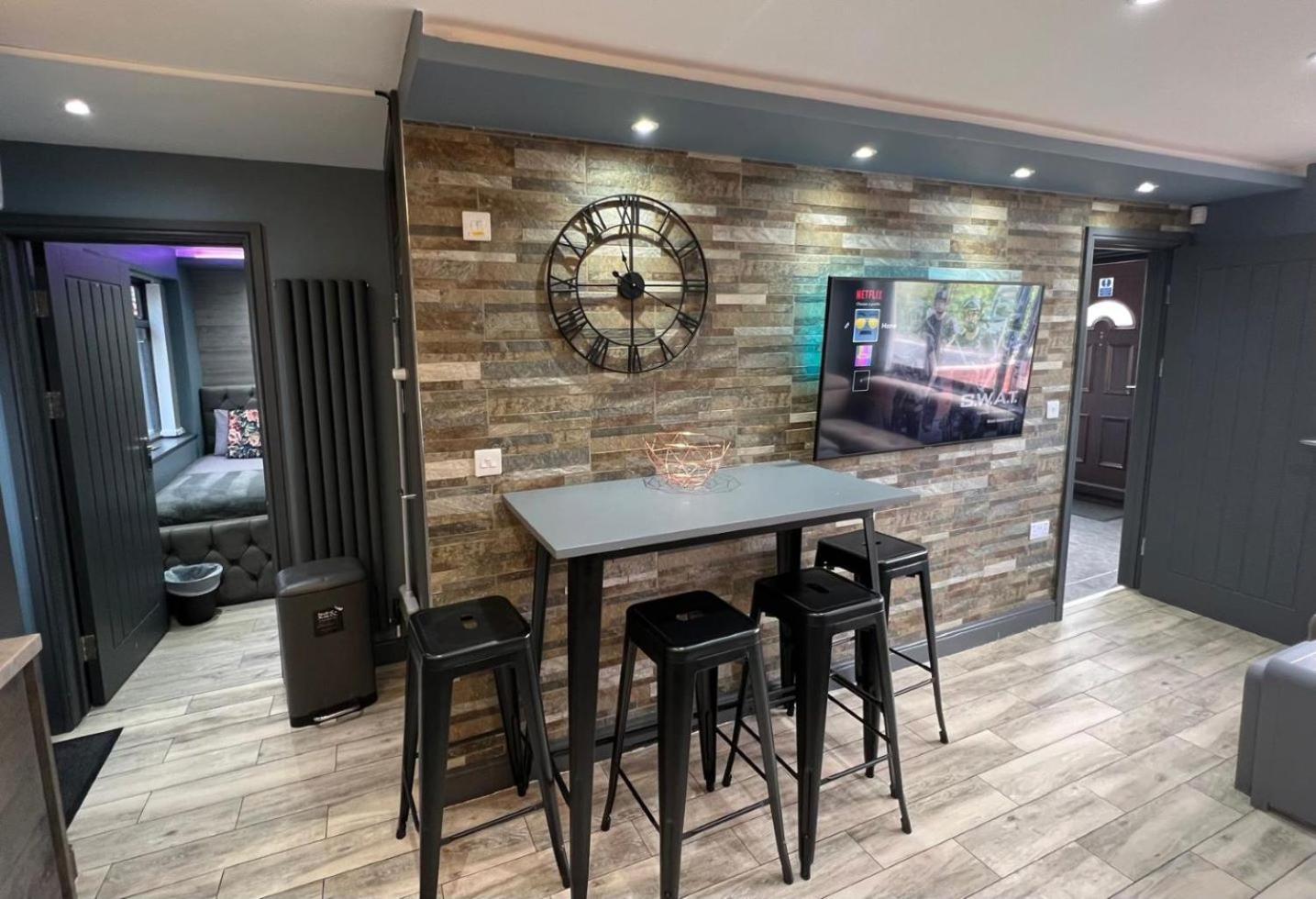 Modern Suites -5 Bedroom House- With Free Parking Birmingham City Exterior photo