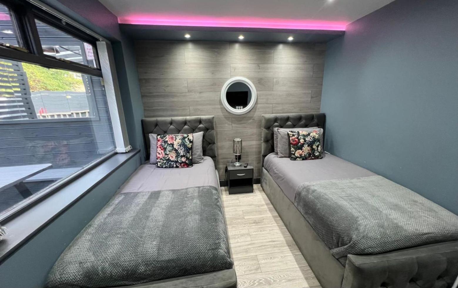 Modern Suites -5 Bedroom House- With Free Parking Birmingham City Exterior photo