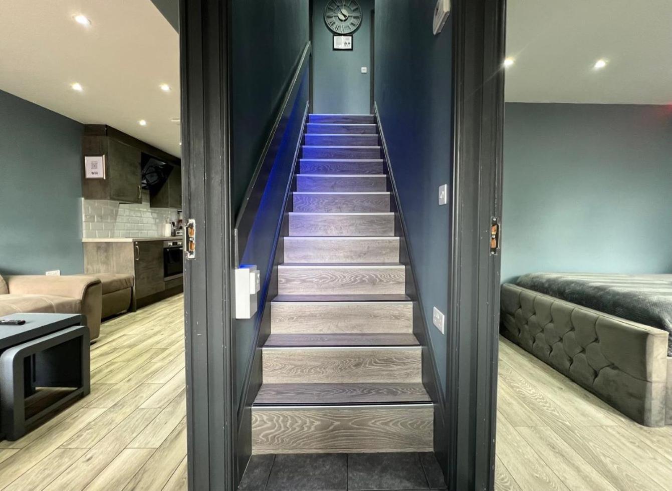 Modern Suites -5 Bedroom House- With Free Parking Birmingham City Exterior photo