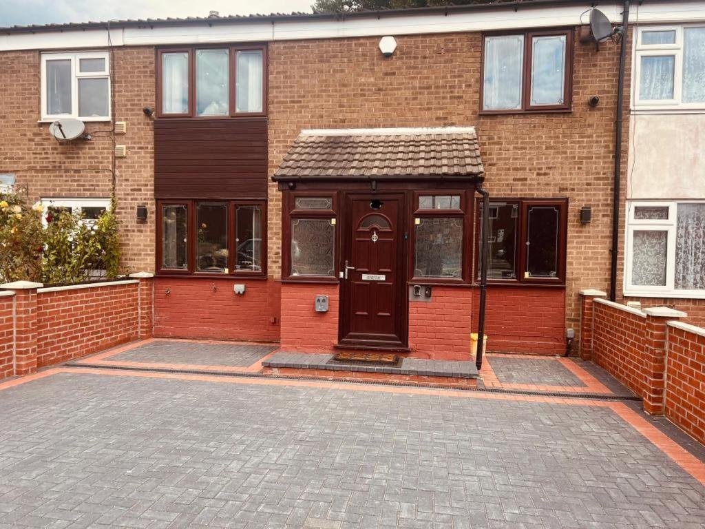 Modern Suites -5 Bedroom House- With Free Parking Birmingham City Exterior photo