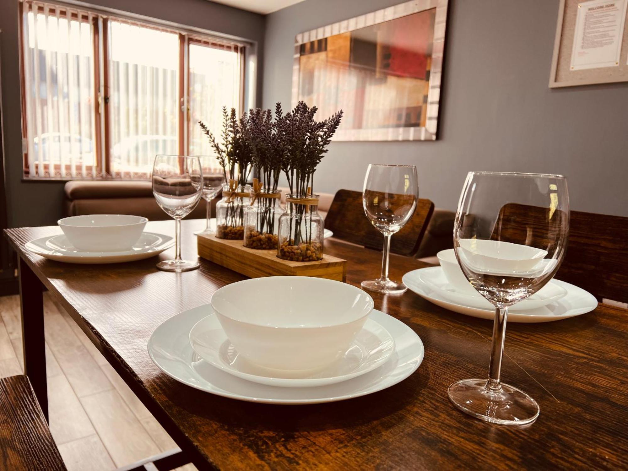 Modern Suites -5 Bedroom House- With Free Parking Birmingham City Exterior photo