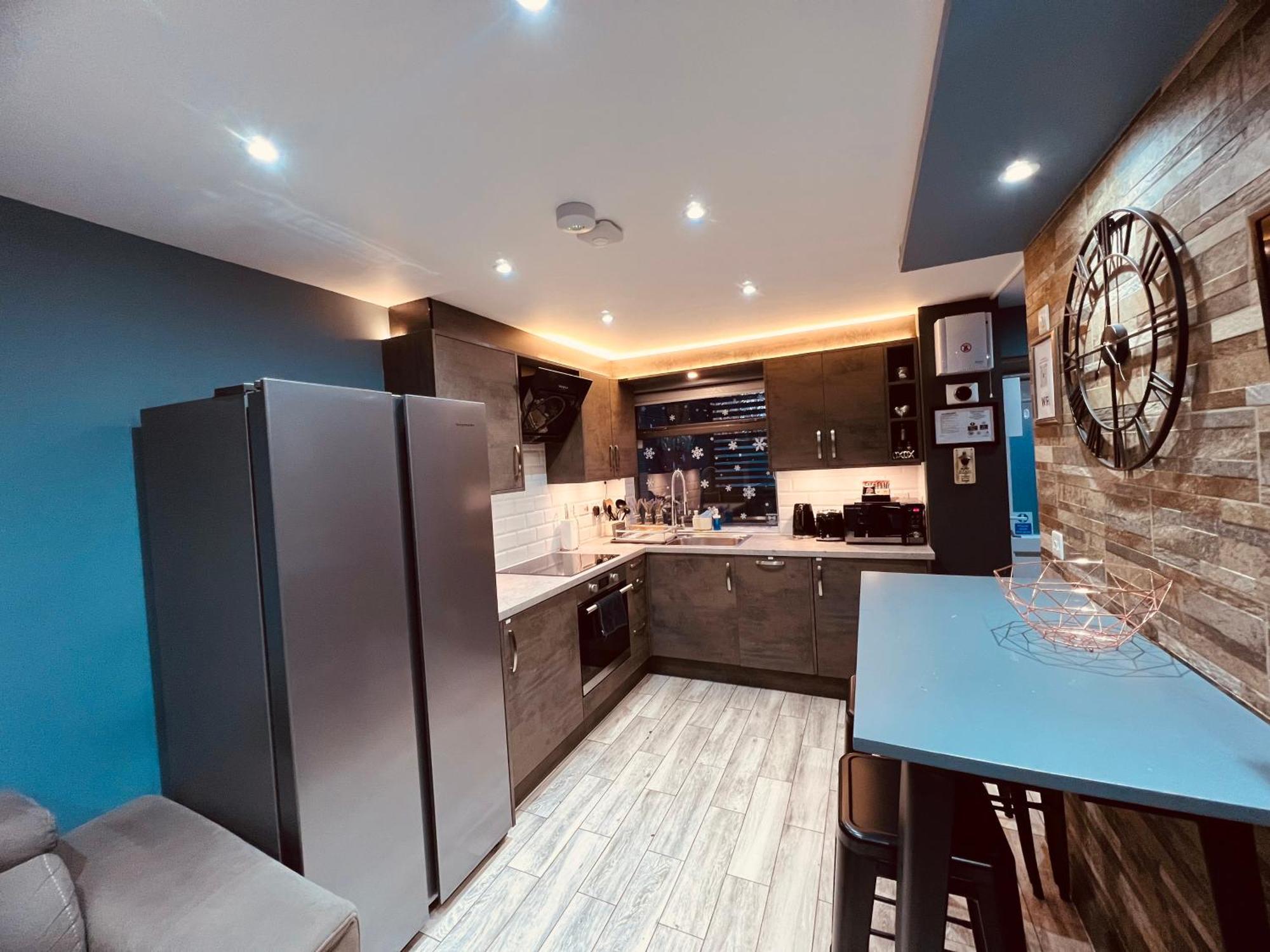 Modern Suites -5 Bedroom House- With Free Parking Birmingham City Exterior photo