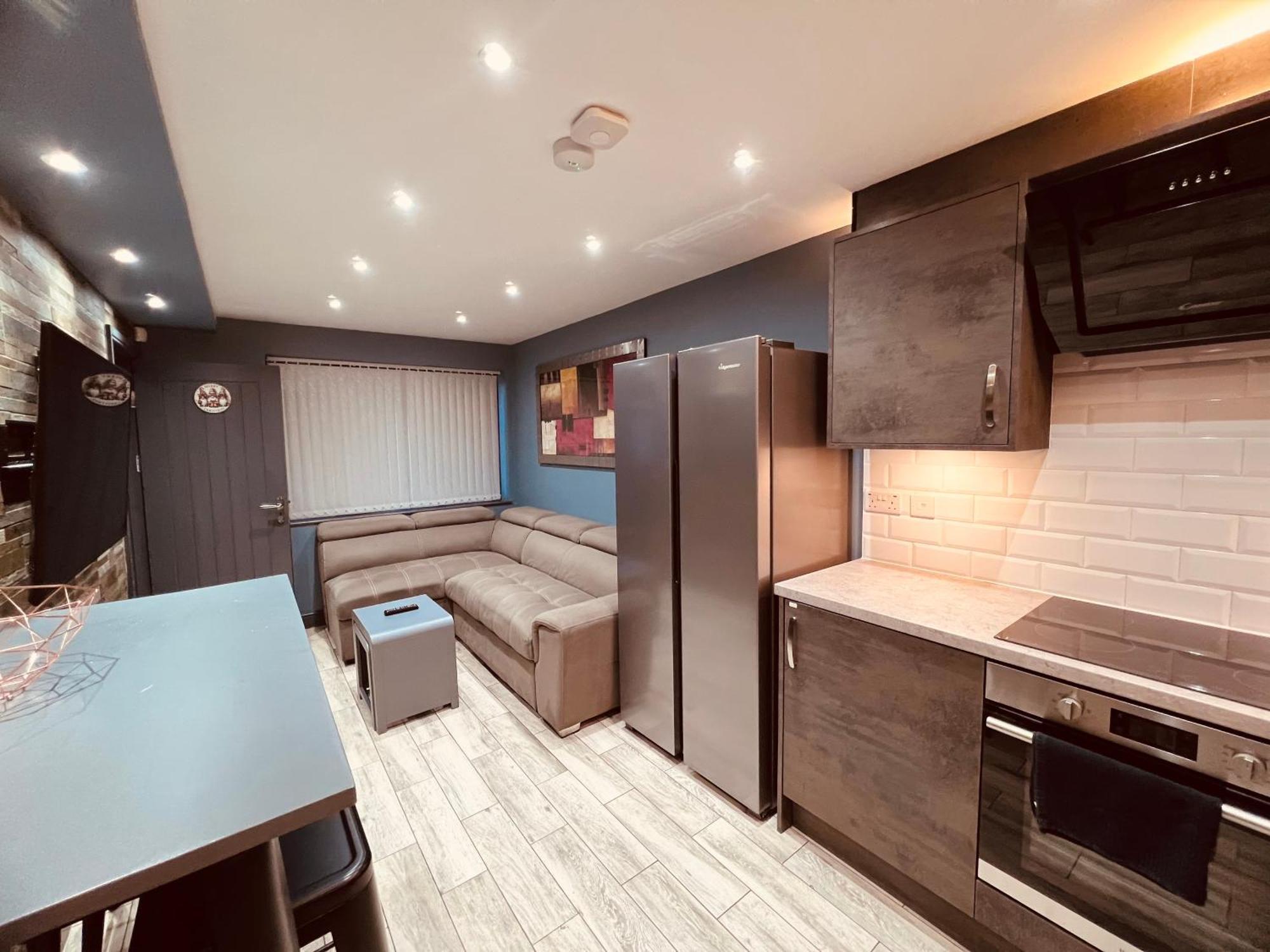 Modern Suites -5 Bedroom House- With Free Parking Birmingham City Exterior photo